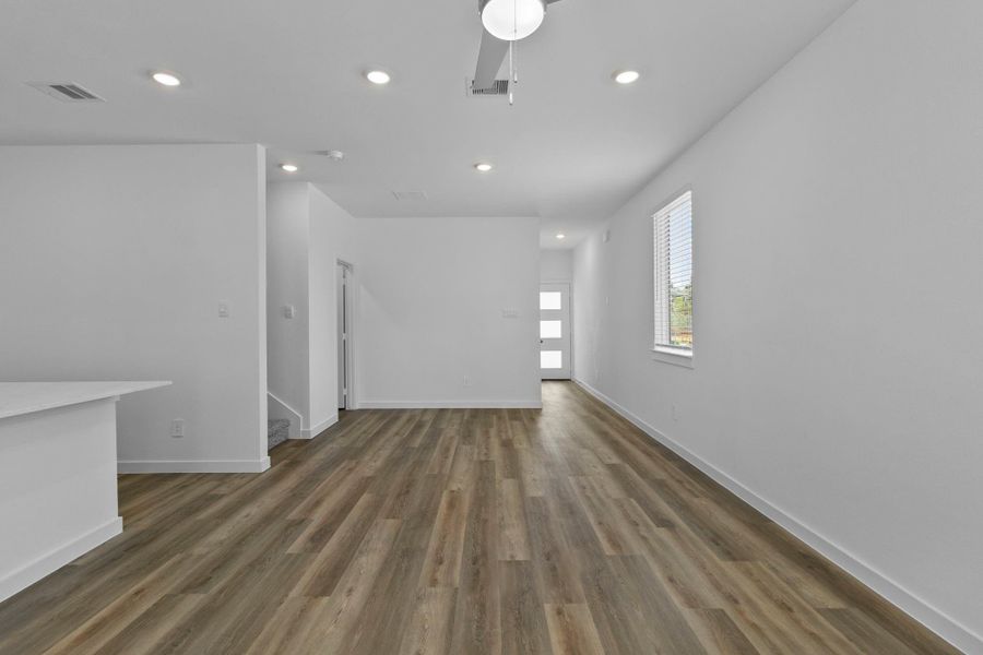 Spacious, unfurnished interior of a new home in Highland Court, Houston (Image 13).