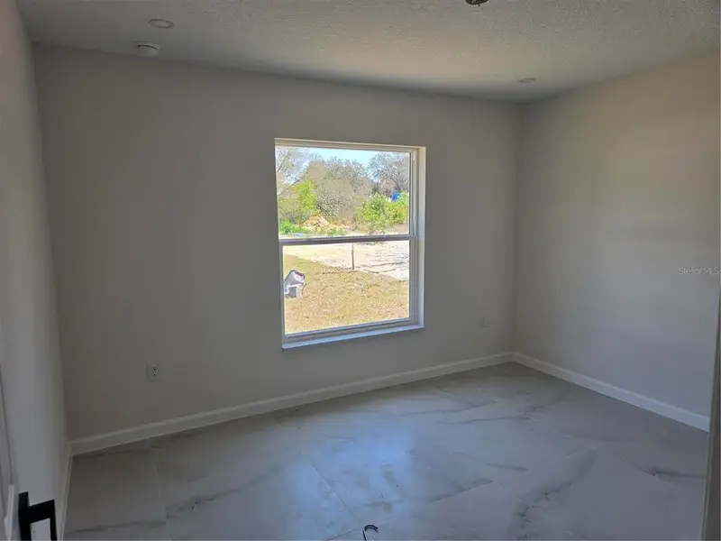 Spacious, unfurnished interior of a new home in , Avon Park (Image 6).