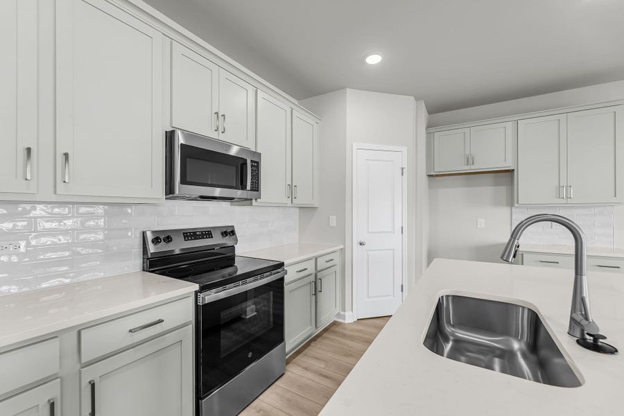 Furnished interior view inside a new home in , Ravenel (Image 8).
