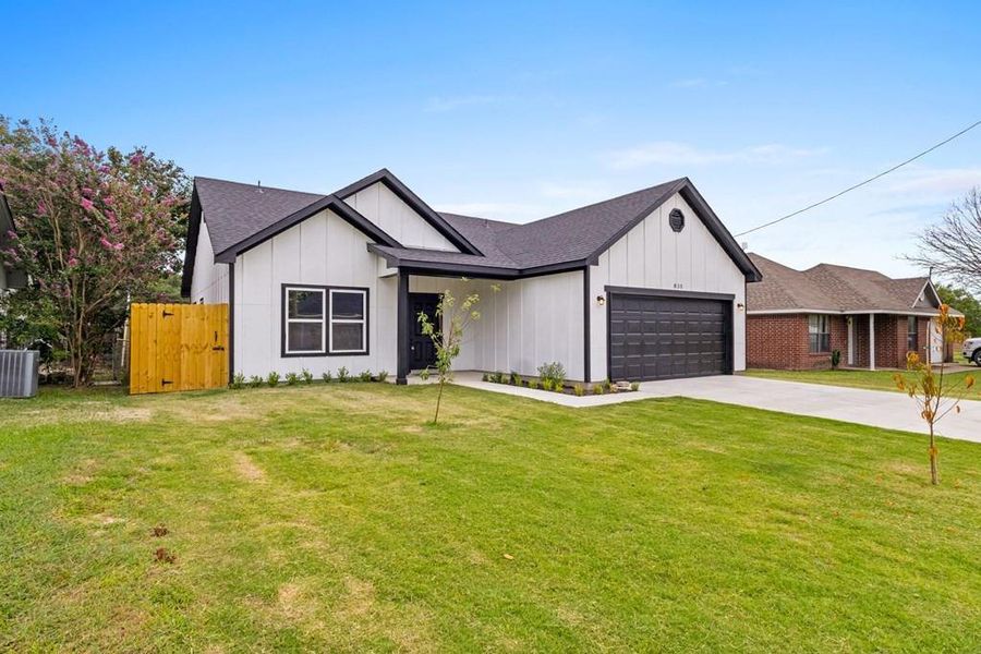 Front exterior of a new home in , Kaufman, TX, highlighting curb appeal (Image 22).