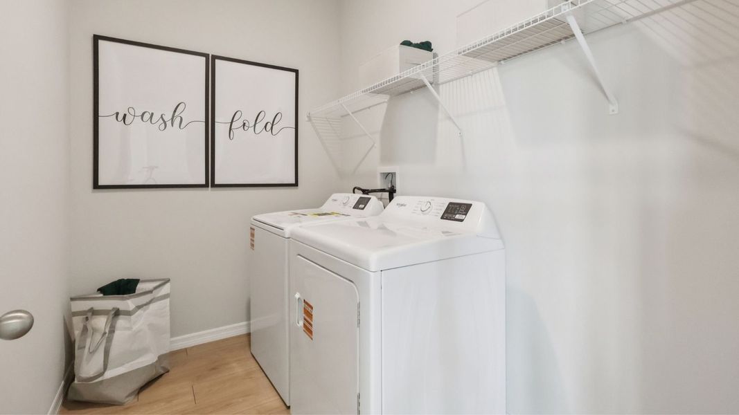 Representative interior finishes for a home built from the Robinson by D.R. Horton in Harmony West, St. Cloud (Image 19).