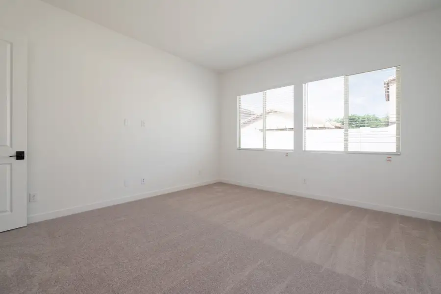 Spacious, unfurnished interior of a new home in Terraza, San Tan Valley (Image 13).