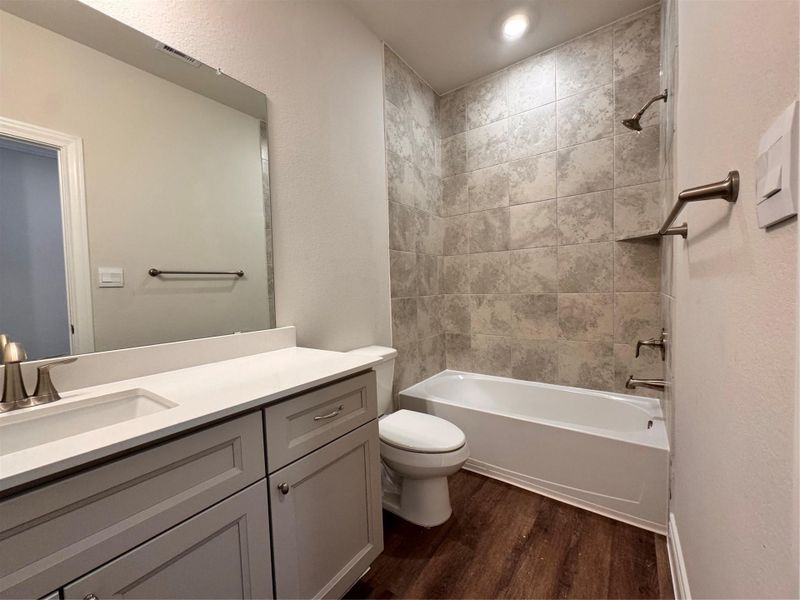 Furnished interior view inside a new home in Grand Oaks Reserve, Cleveland (Image 9). Furnished interior view inside a new home in Grand Oaks Reserve, Cleveland (Image 9).