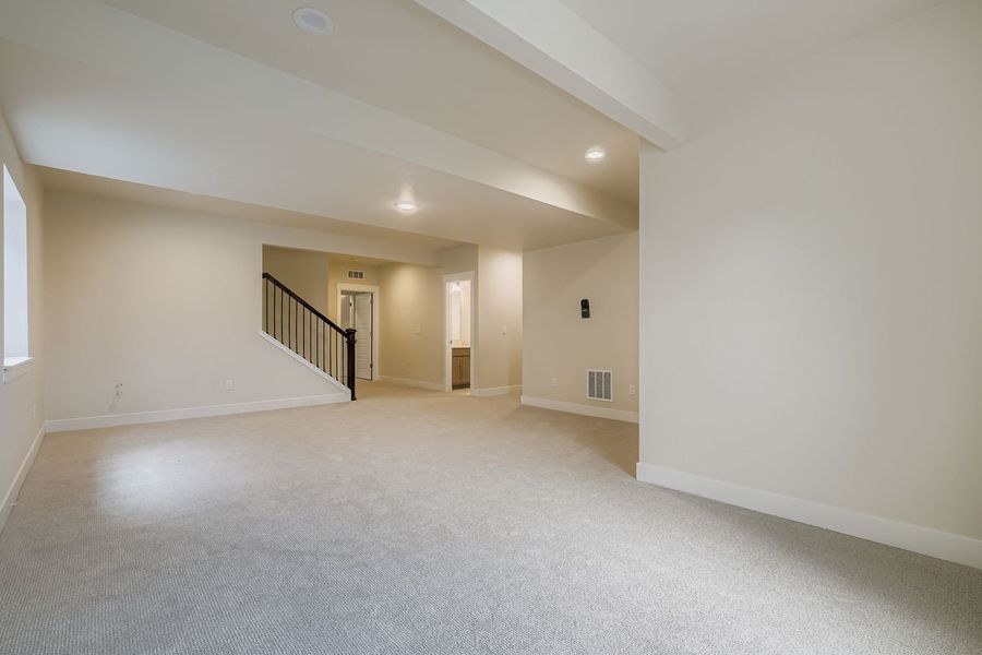 Spacious, unfurnished interior of a new home in Sterling Ranch 50s, Colorado Springs (Image 27).