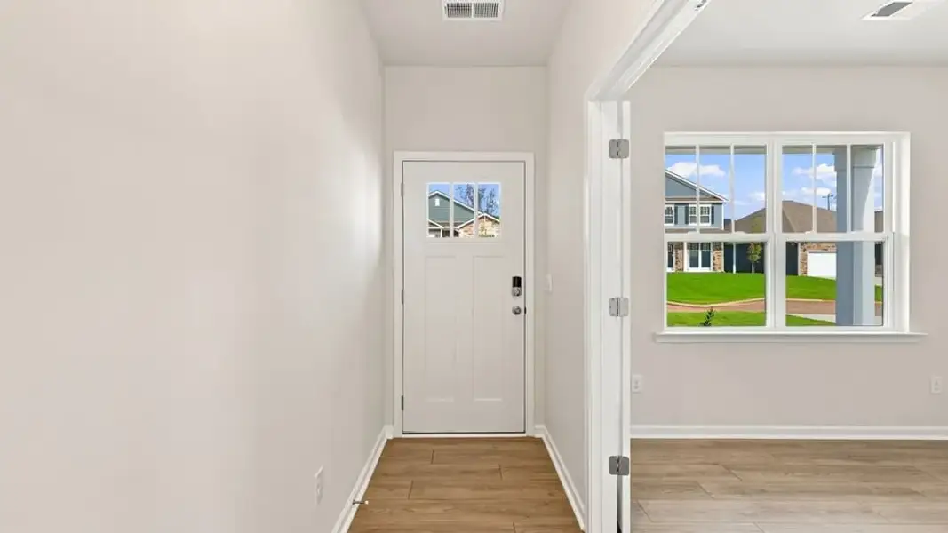 Spacious, unfurnished interior of a new home in Rocky River Ridge, Anderson (Image 14).