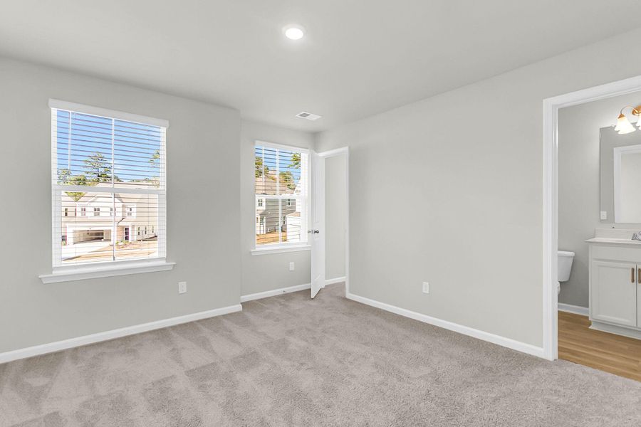 Spacious, unfurnished interior of a new home in Wildcat Chase, Summerville (Image 24).