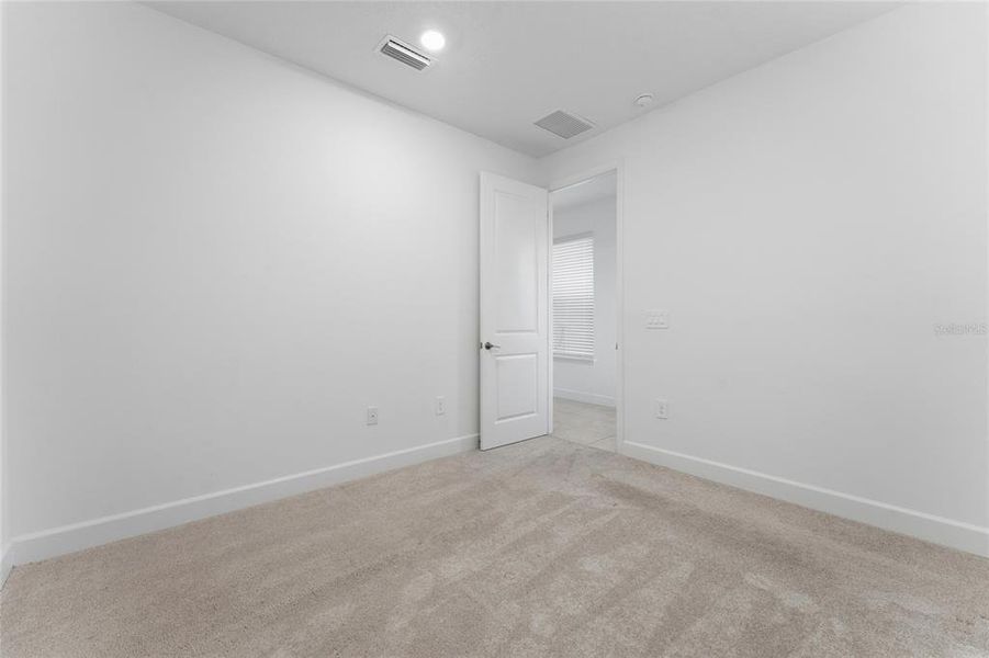 Spacious, unfurnished interior of a new home in , Winter Garden (Image 5).