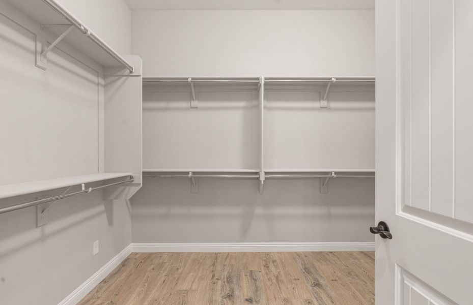 Spacious, unfurnished interior of a new home in Sun City Anthem at Merrill Ranch, Florence (Image 24).