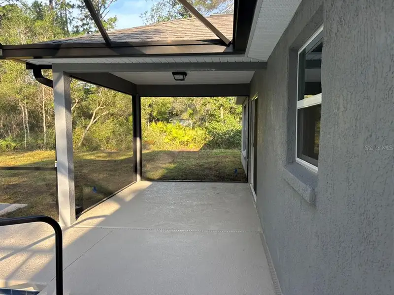 Exterior details and patio area of a home in , Beverly Hills (Image 4).