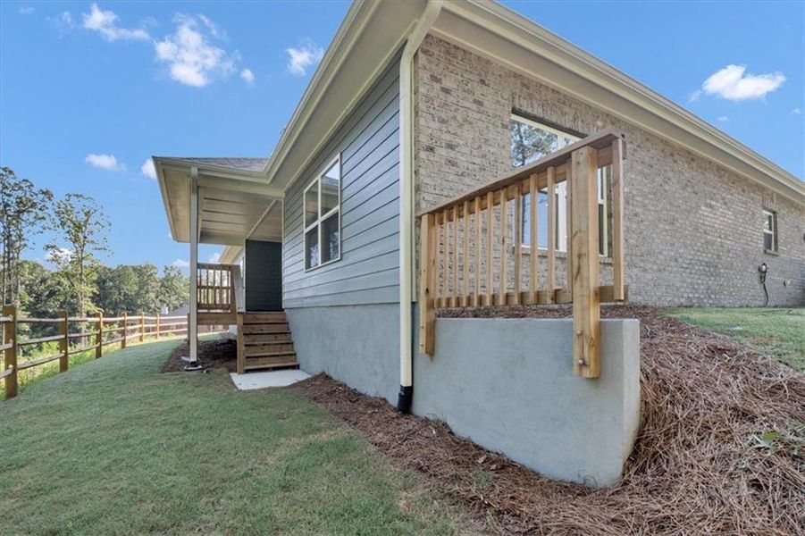 Exterior details and patio area of a home in Tuscany Hills, Douglasville (Image 3).