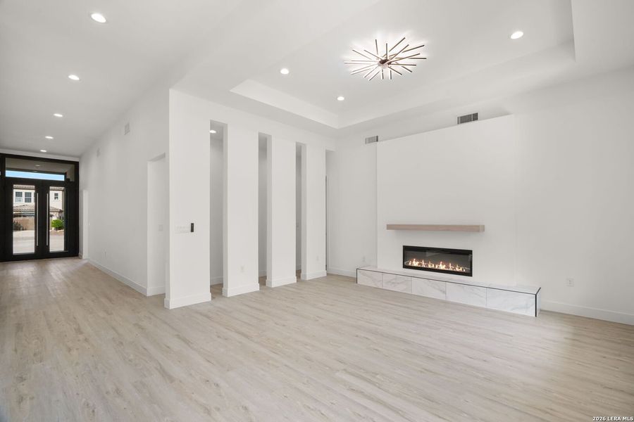 Spacious, unfurnished interior of a new home in , El Paso (Image 53).