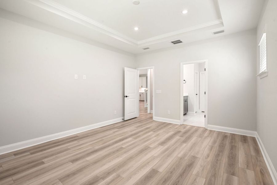Spacious, unfurnished interior of a new home in Waterways, Richmond Hill (Image 61).