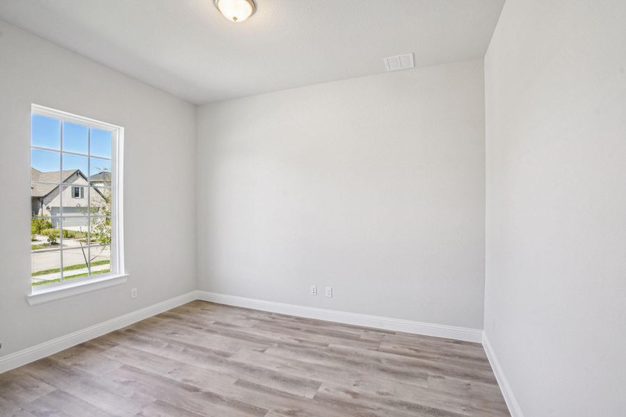 Spacious, unfurnished interior of a new home in Sienna 65', Missouri City (Image 15). Spacious, unfurnished interior of a new home in Sienna 65', Missouri City (Image 15).