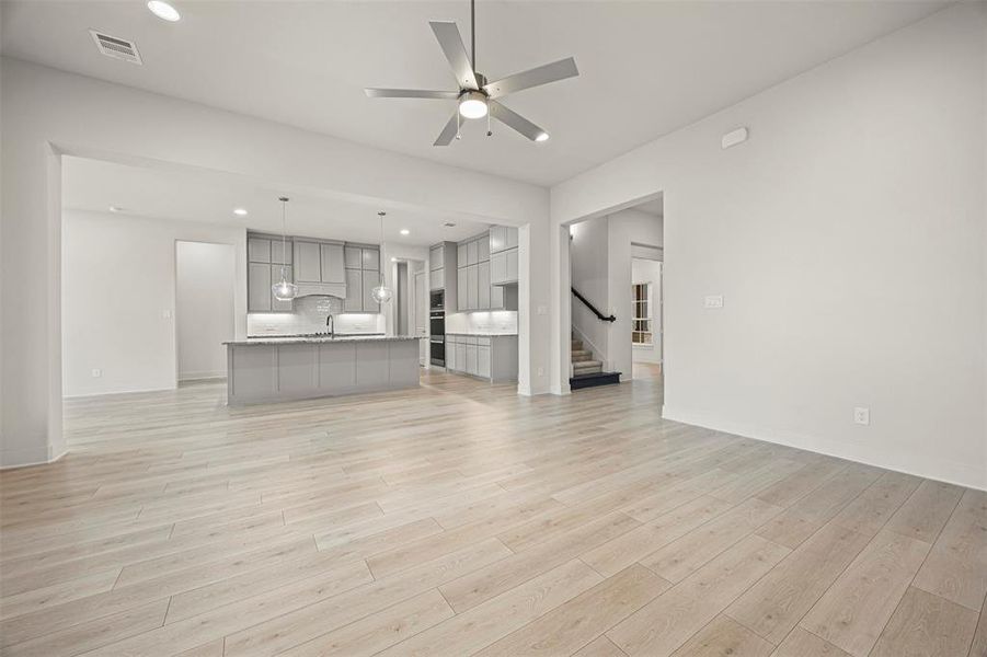 Spacious, unfurnished interior of a new home in Tuscan Estates (1 Acre Lots), Waxahachie (Image 29).