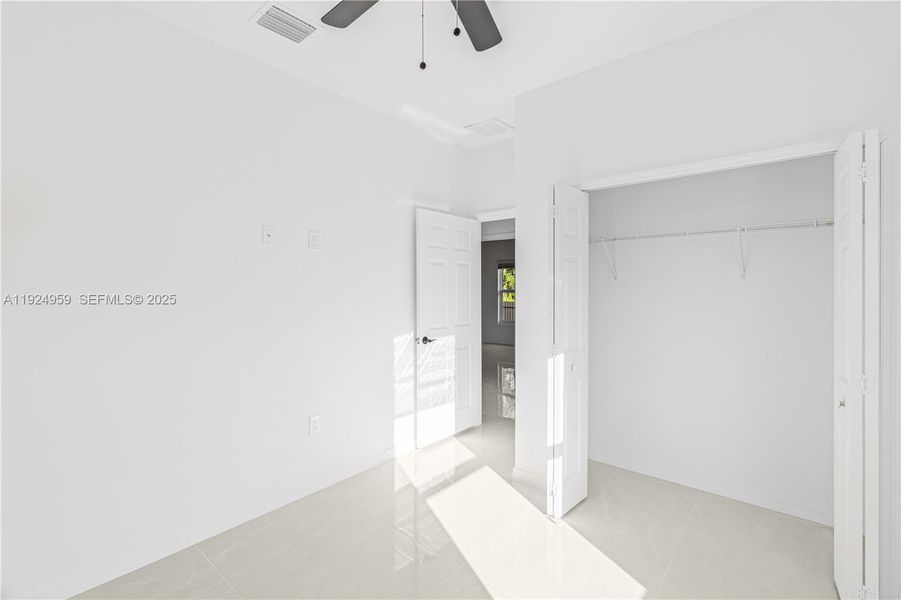 Spacious, unfurnished interior of a new home in , Lehigh Acres (Image 28).