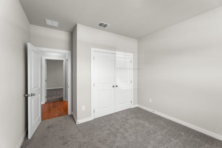 Spacious, unfurnished interior of a new home in Hickory Ridge, Elmendorf (Image 28).