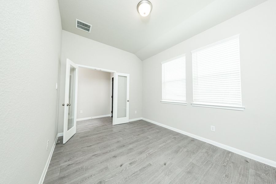 Spacious, unfurnished interior of a new home in Sunterra, Katy (Image 21). Spacious, unfurnished interior of a new home in Sunterra, Katy (Image 21).