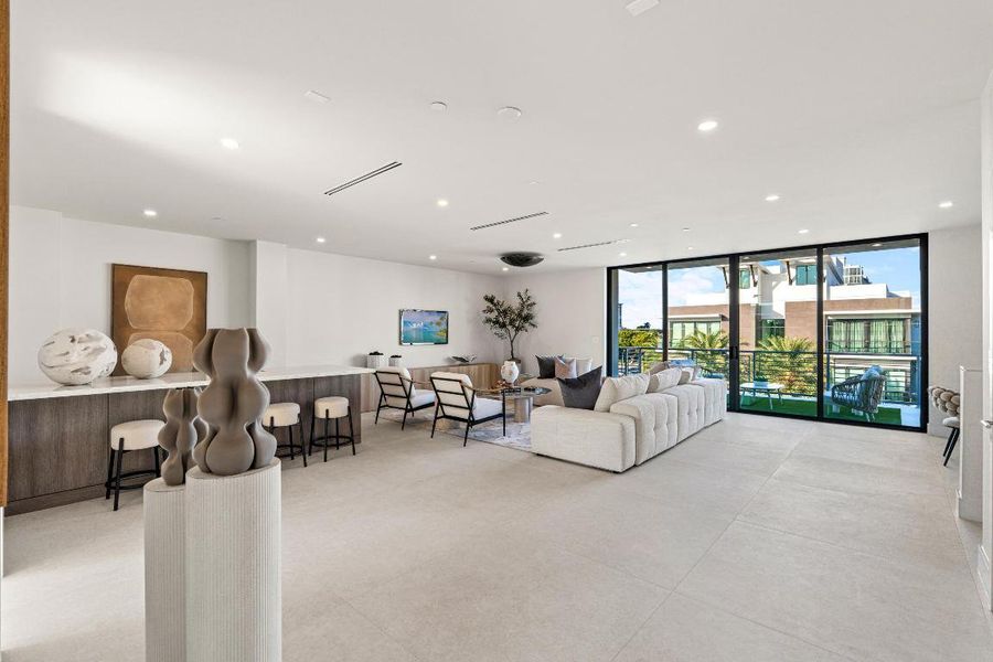 mls_CLUBROOM_RIGHT_DT_RT