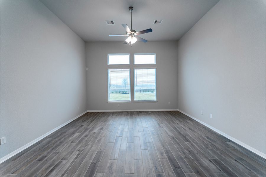 Spacious, unfurnished interior of a new home in Canterra Creek, Rosharon (Image 18).