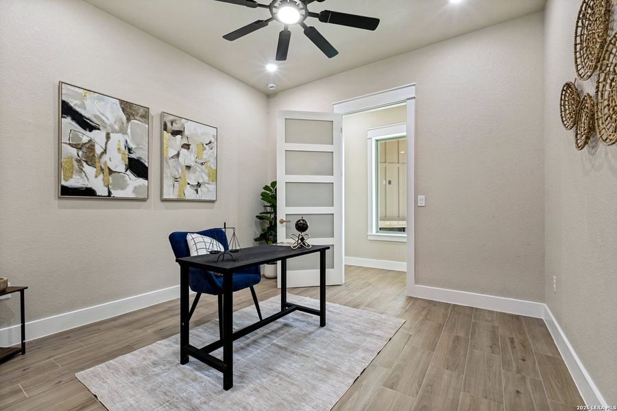 Furnished interior view inside a new home in , La Vernia (Image 35).