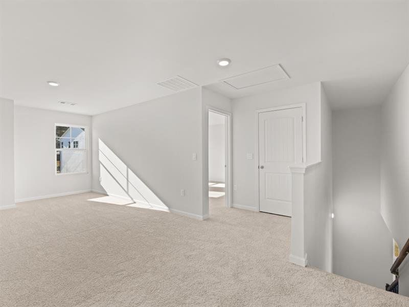 Spacious, unfurnished interior of a new home in Falcon Landing, Gainesville (Image 24).