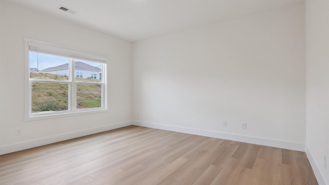 Spacious, unfurnished interior of a new home in Millstone Village, Morristown (Image 11).