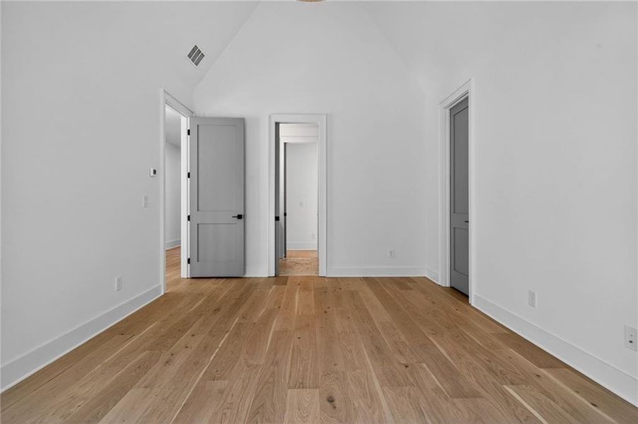 Spacious, unfurnished interior of a new home in , Alpharetta (Image 37).