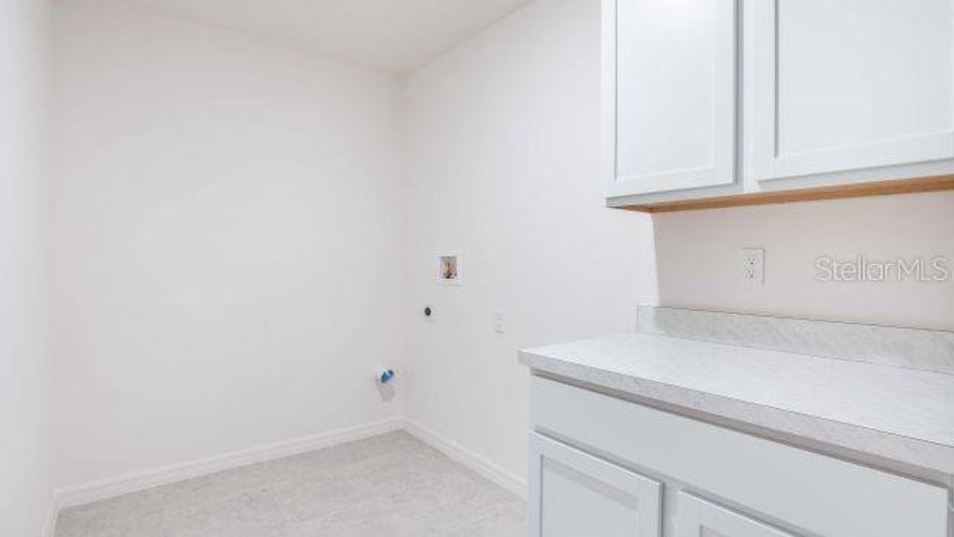 Spacious, unfurnished interior of a new home in Royal Highlands, Weeki Wachee (Image 15).