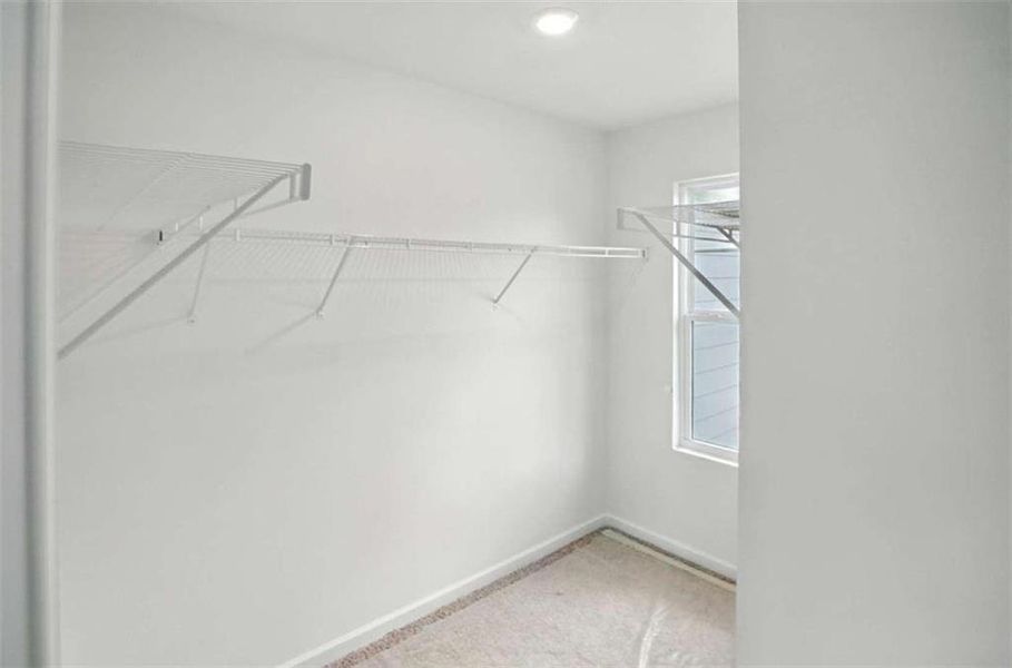 Spacious, unfurnished interior of a new home in Creekside Landing, Dallas (Image 34).