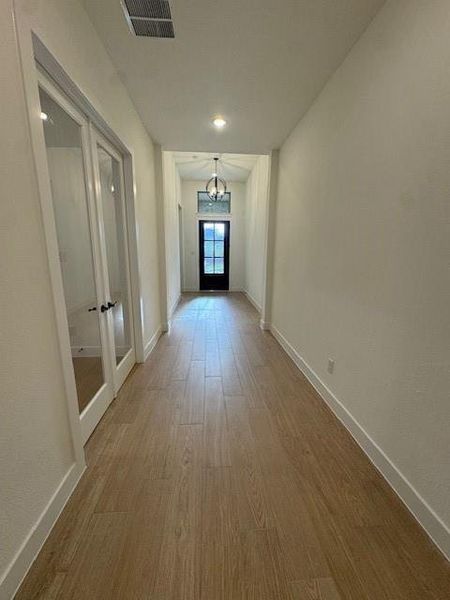 Spacious, unfurnished interior of a new home in Evergreen, Conroe (Image 26).