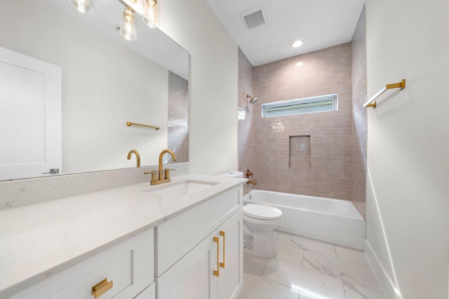 Image 10 of a home in .