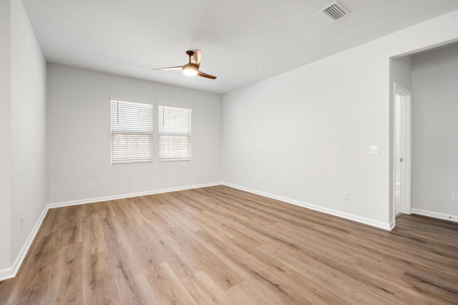 Spacious, unfurnished interior of a new home in Heartwood, Richmond Hill (Image 10).