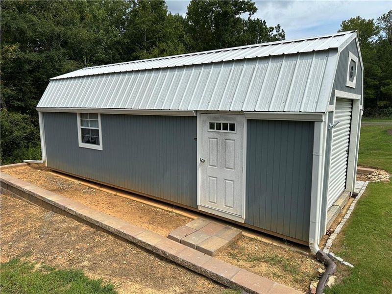 Exterior details and patio area of a home in , Cedartown (Image 22).