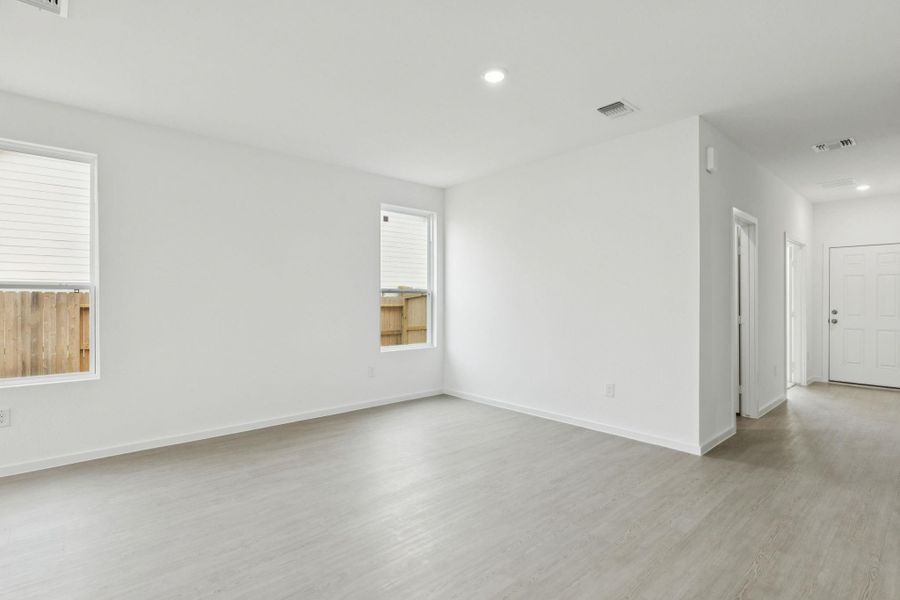 Spacious, unfurnished interior of a new home in Windcress, Cove (Image 27).