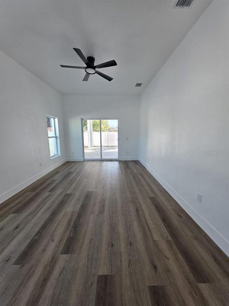 Spacious, unfurnished interior of a new home in , Seminole (Image 21).