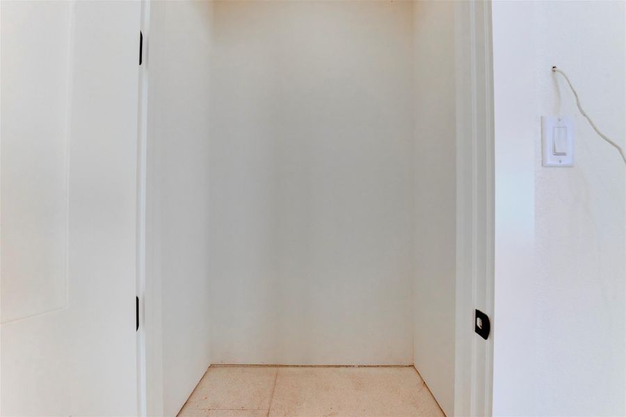Spacious, unfurnished interior of a new home in , Houston (Image 11).
