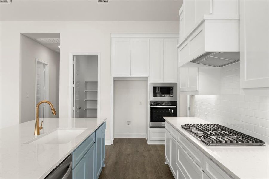 10. 3123 Fisher - Kitchen (3)