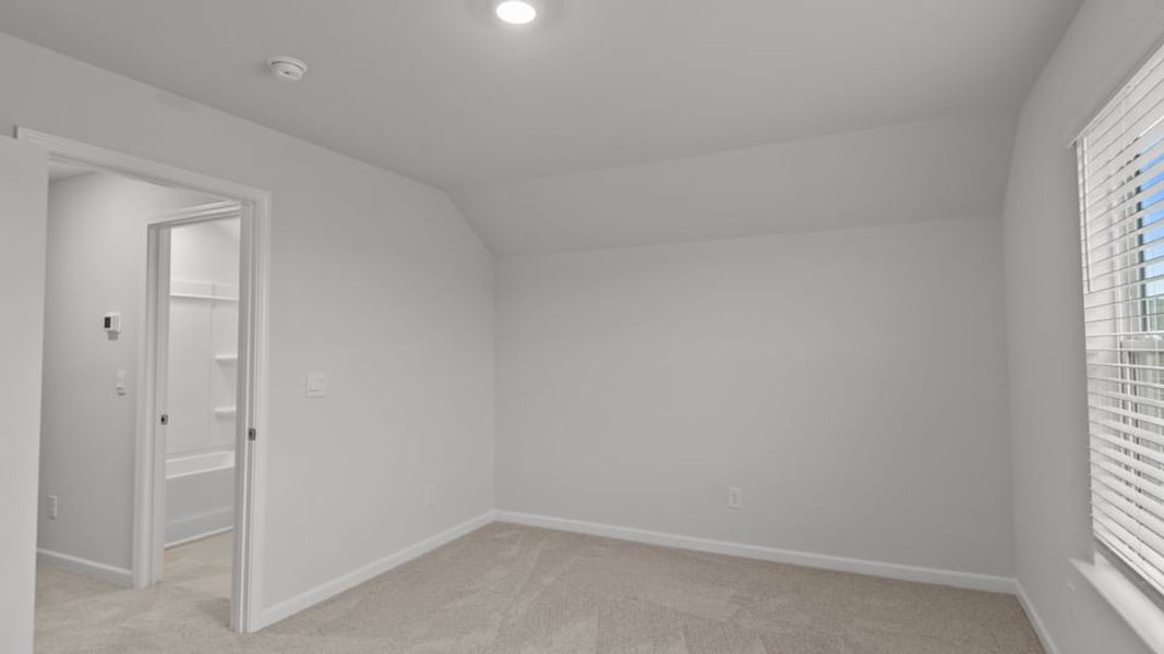 Spacious, unfurnished interior of a new home in East Ridge, Ayden (Image 29).