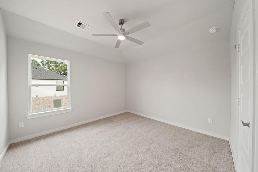 Spacious, unfurnished interior of a new home in Barton Creek Ranch, Conroe (Image 10). Spacious, unfurnished interior of a new home in Barton Creek Ranch, Conroe (Image 10).