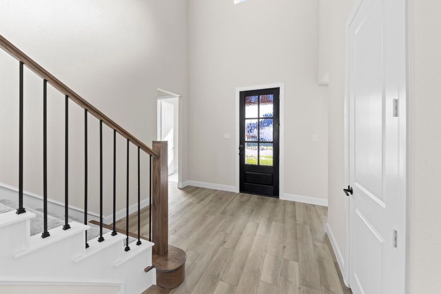 Spacious, unfurnished interior of a new home in Wildflower Ranch, Fort Worth (Image 17).
