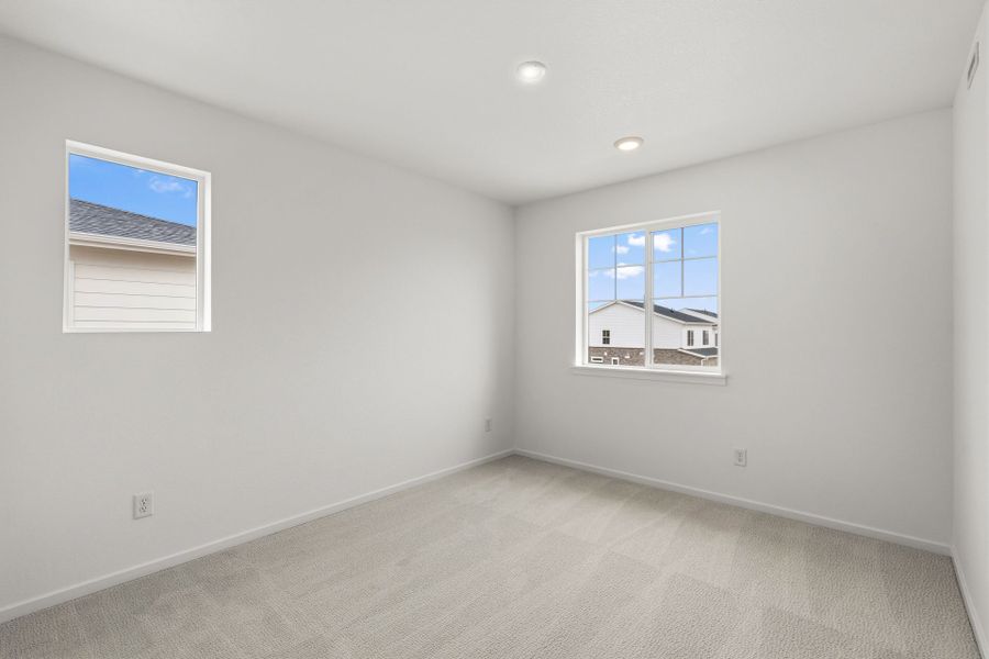 Spacious, unfurnished interior of a new home in Harvest Crossing, Aurora (Image 25).