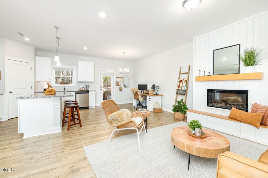 1-web-or-mls-544-Barrington-Row-1