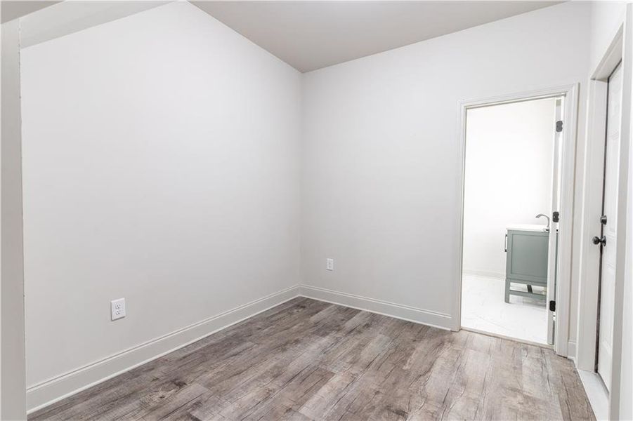 Spacious, unfurnished interior of a new home in , Commerce (Image 49).