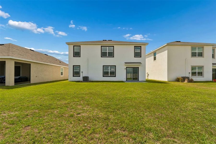 Exterior details and patio area of a home in Epperson, Wesley Chapel (Image 4).
