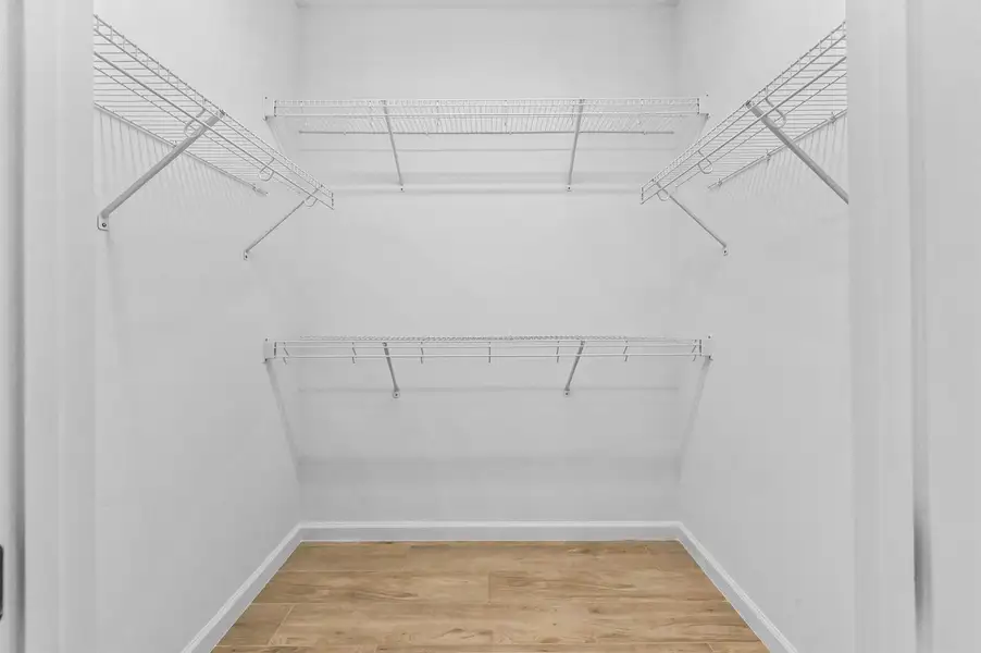 30 Closet 01