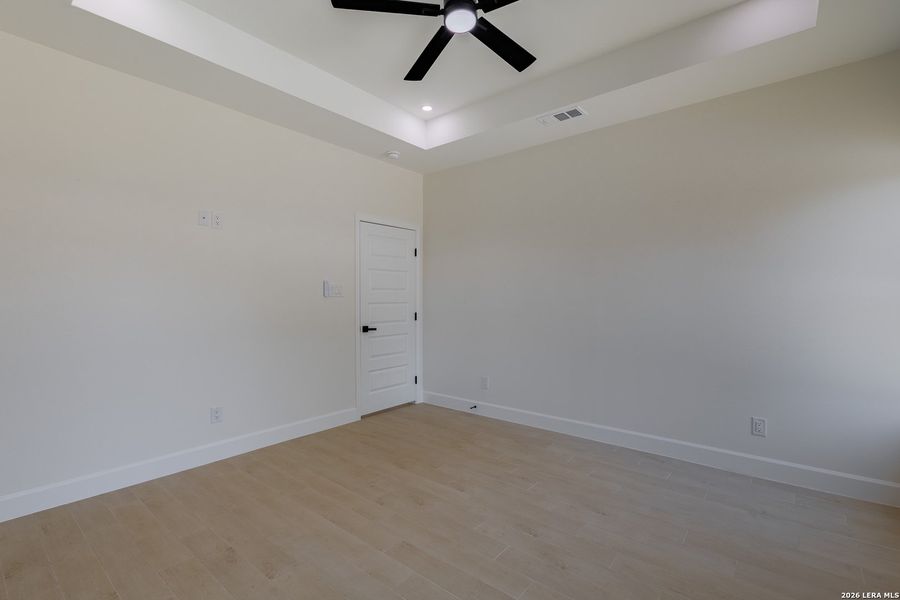 Spacious, unfurnished interior of a new home in , Eagle Pass (Image 28).
