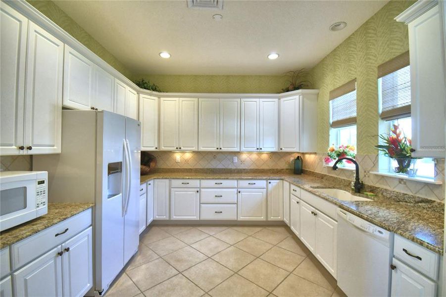 Furnished interior view inside a new home in , Auburndale (Image 18).