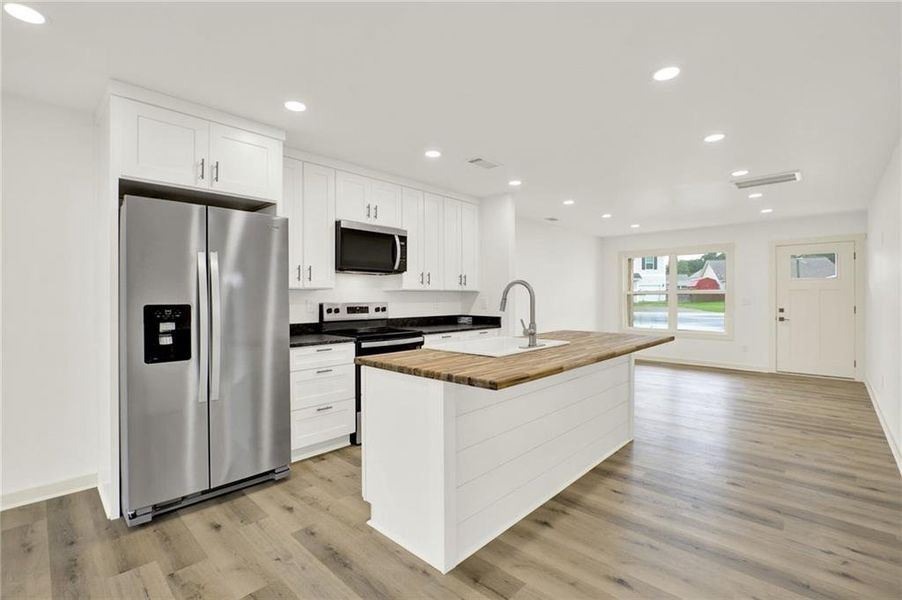 Furnished interior view inside a new home in , Calhoun (Image 8).