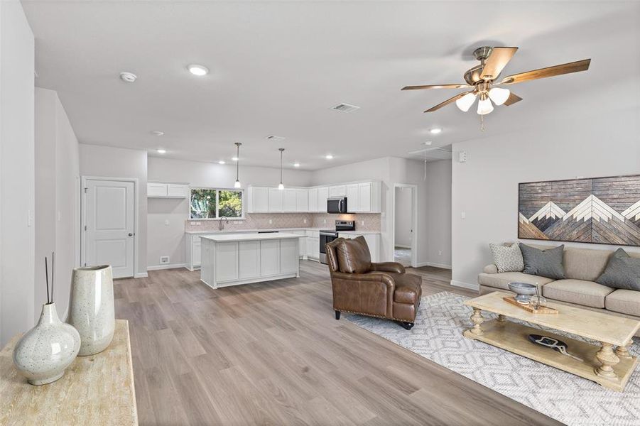 Furnished interior view inside a new home in , Rio Vista (Image 13).