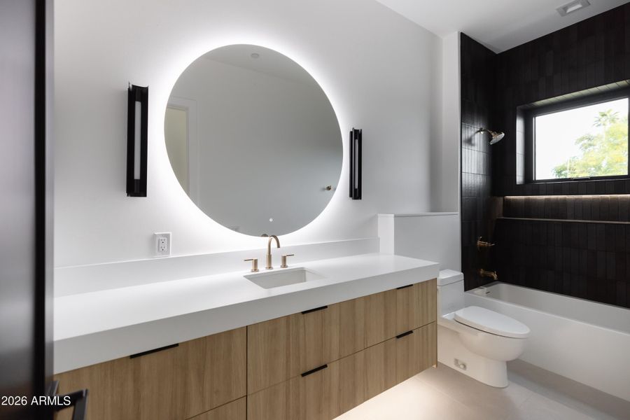 Upstairs En Suite 3 Upstairs En Suite 3